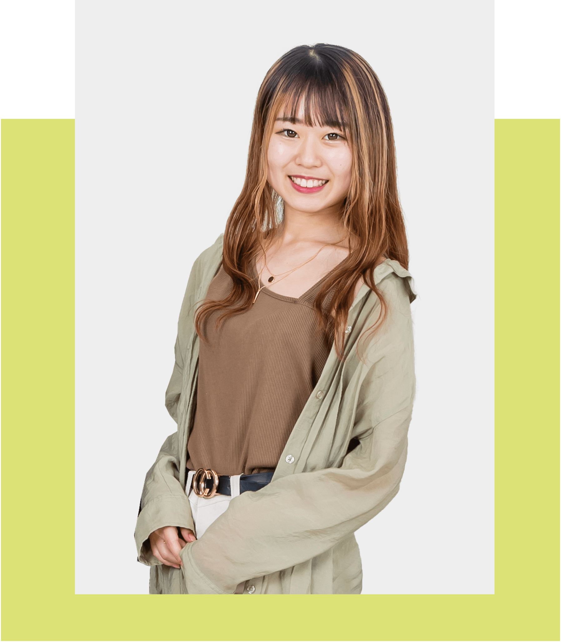 インタビューに答える学生